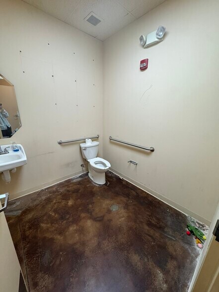 More Photos Of 43-59 George St, Charleston Dormitory For Lease