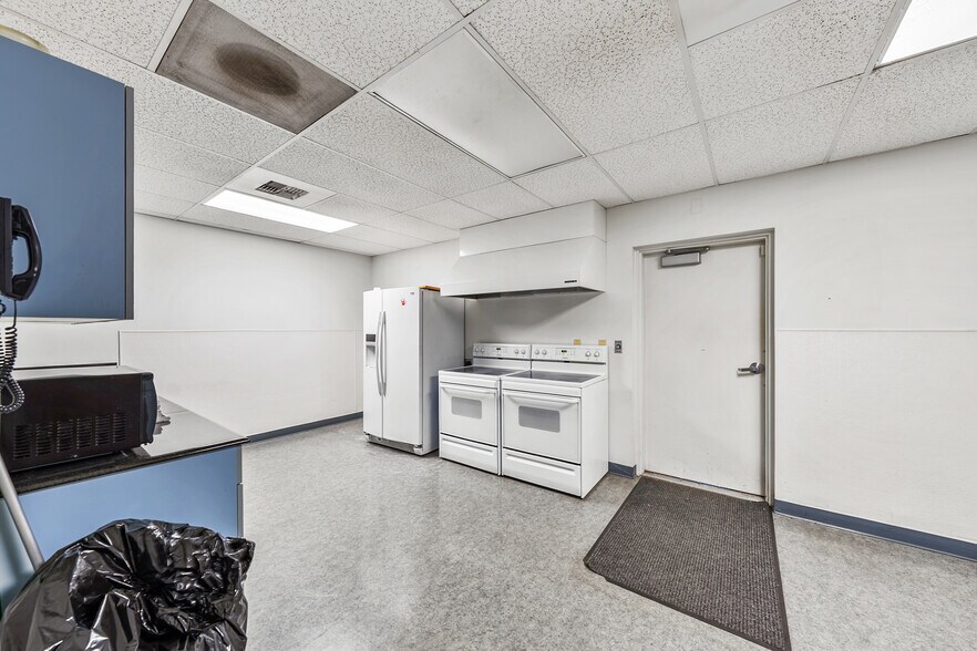 More Photos Of 2090 Commerce Dr, Medford Office For Lease