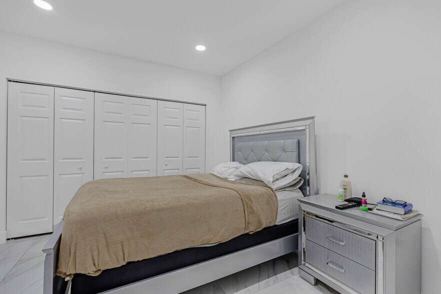 More Photos Of 1235 NW 54th St, Miami Auto Dealership For Sale