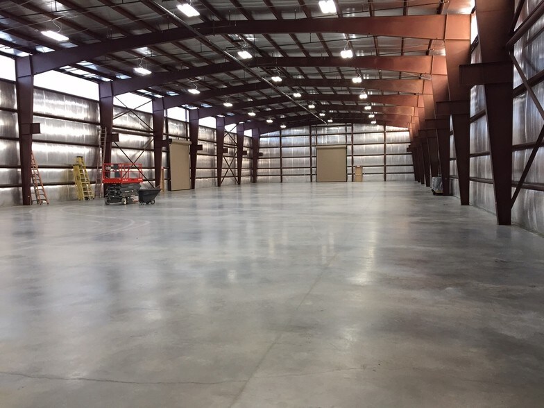 More Photos Of 4458 Genoa Red Bluff Rd, Houston Warehouse For Lease