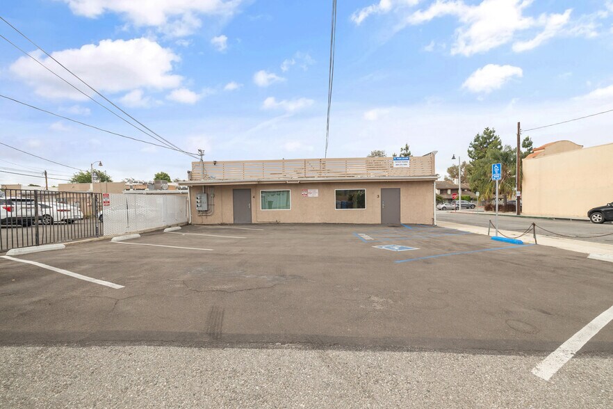 More Photos Of 1001-1003 E La Habra Blvd, La Habra Storefront For Lease