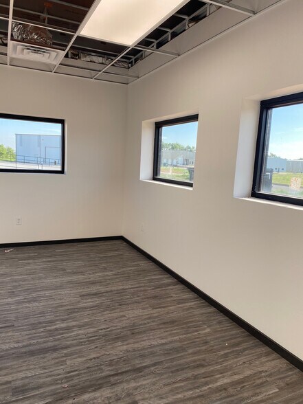 More Photos Of 8409 SW 23rd Pl, Oklahoma City Warehouse For Lease