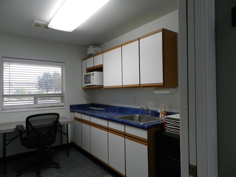 More Photos Of 1541 Ogden Rd, Montrose Medical For Lease