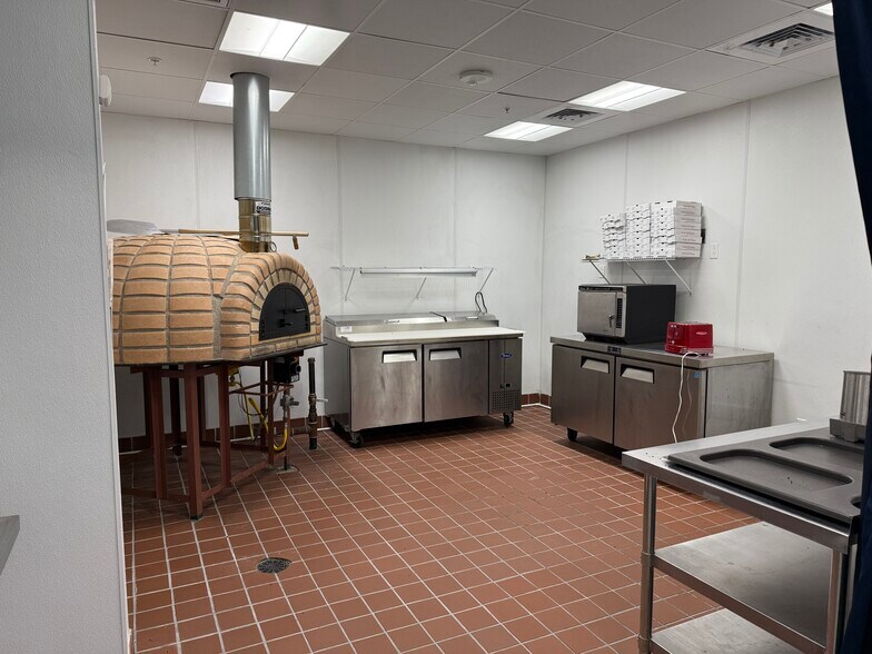 More Photos Of 2500 Edwards Dr, Fort Myers Apartments For Lease