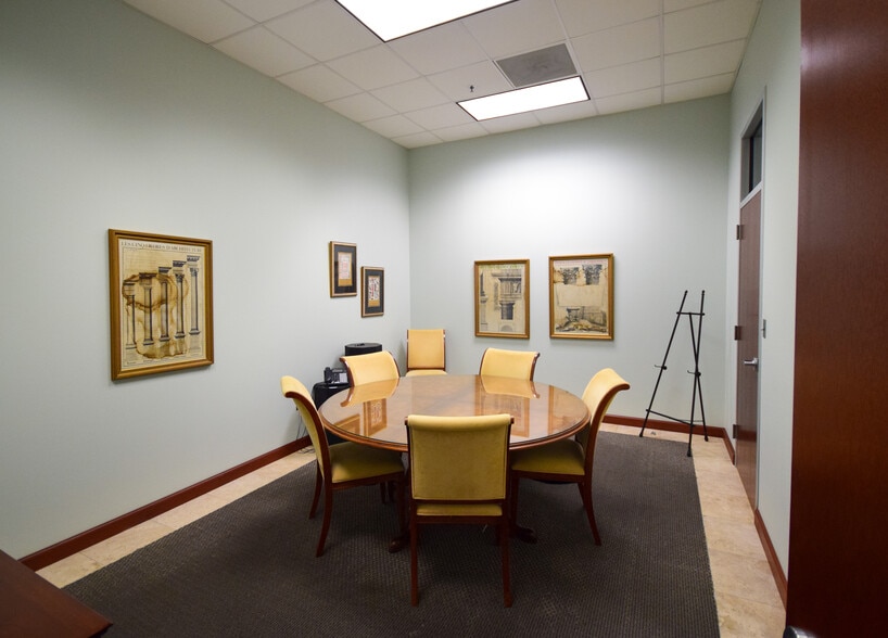 More Photos Of 1001 La Harpe Blvd, Little Rock Office For Sale
