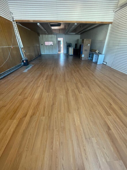 More Photos Of 1858-1866 Deer Park Ave, Deer Park Storefront For Sale