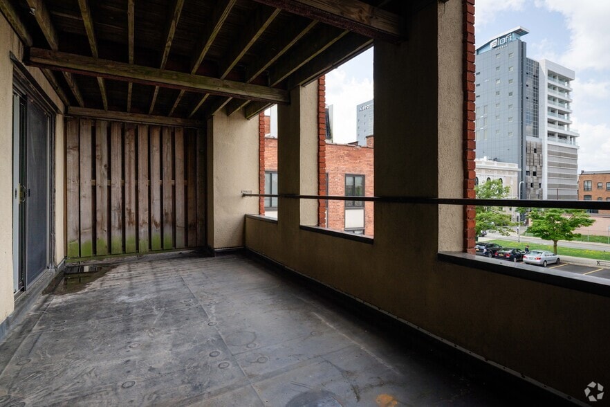 More Photos Of 712-716 Main St, Buffalo Apartments For Lease