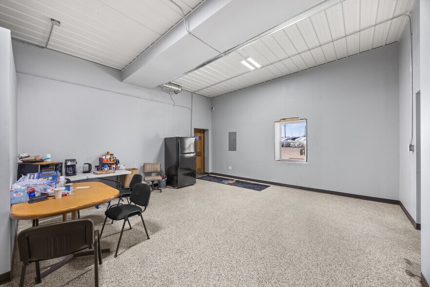 More Photos Of 406 N Union St, Dwight Truck Terminal For Lease