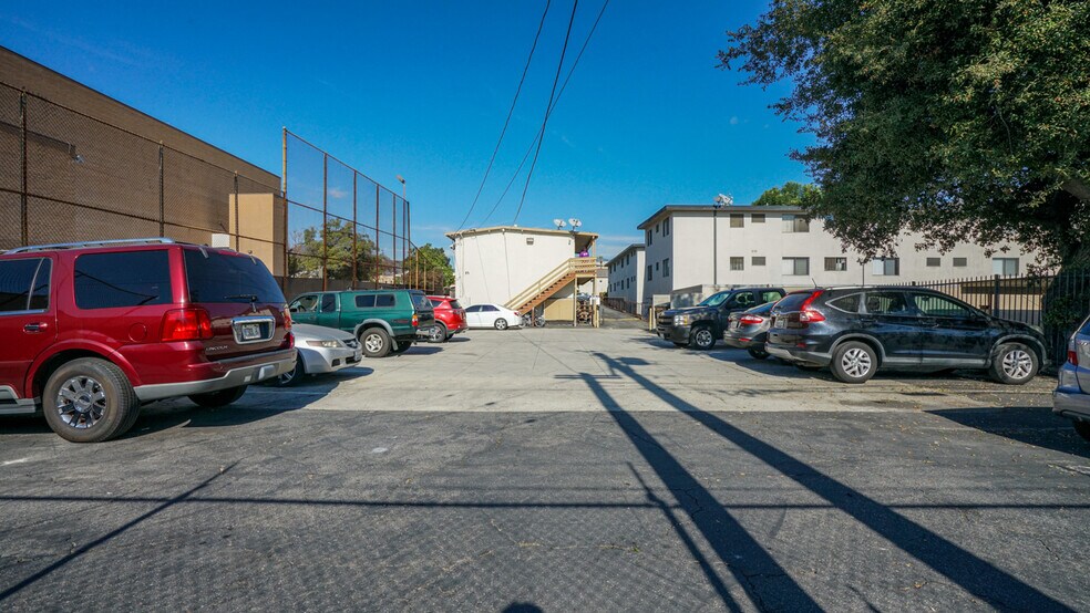 More Photos Of , Glendale Multifamily For Sale