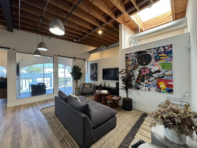 More Photos Of 661 N Harper Ave, Los Angeles Storefront Retail Office For Lease