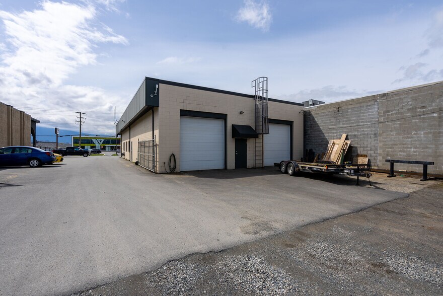 More Photos Of 45877 Hocking Av, Chilliwack Storefront Retail Office For Lease