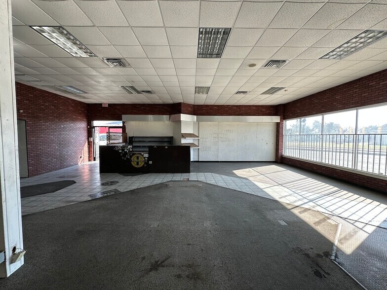 More Photos Of 1645 W State Highway 140, Merced Freestanding For Lease