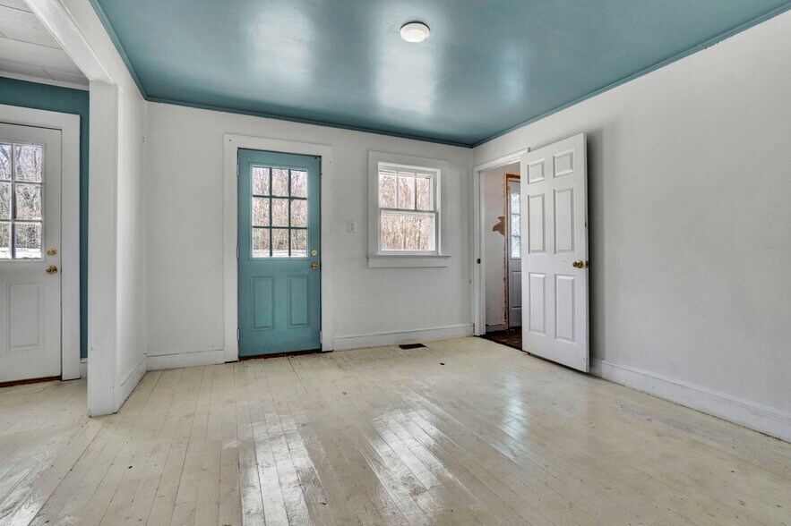 More Photos Of 12117 Highway 221, Woodruff Office For Sale