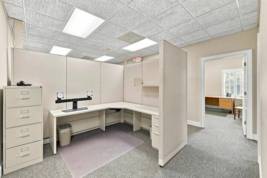 More Photos Of 459 E E Butler Pky, Gainesville Office For Sale