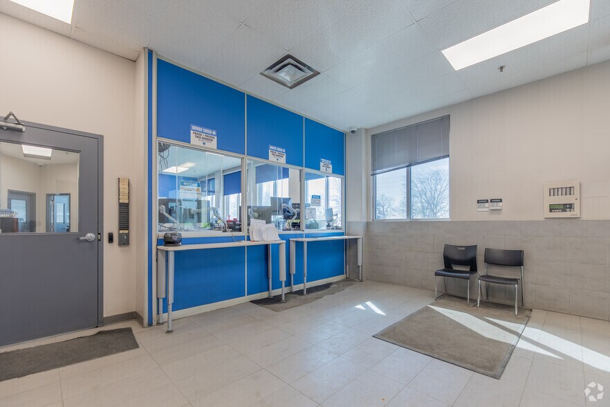 More Photos Of 8495 Goreway Dr, Brampton Warehouse For Lease