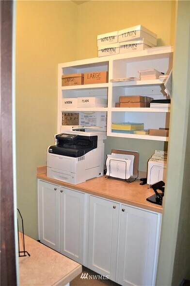 More Photos Of 214 Pine St, Okanogan Office For Sale