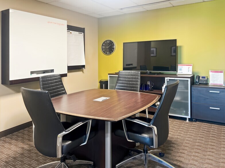 More Photos Of 1631 Dickson Av, Kelowna Coworking Space