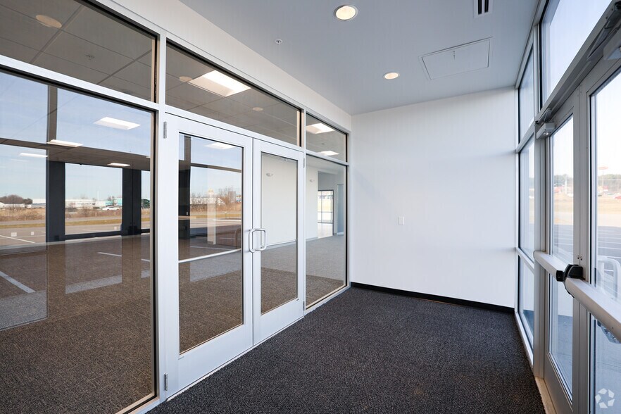 More Photos Of I-71 & I-76 Hwy, Burbank Industrial For Lease