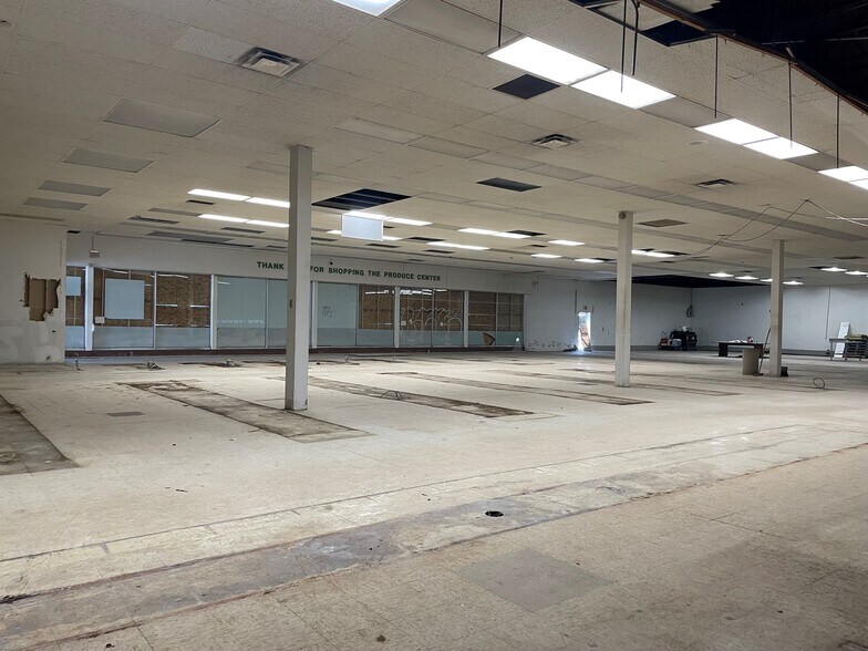 More Photos Of 5820 N Milwaukee Ave, Chicago Storefront Retail Office For Sale