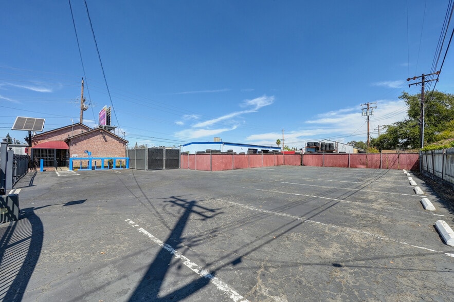 More Photos Of 7800 Fair Oaks Blvd, Fair Oaks Freestanding For Sale