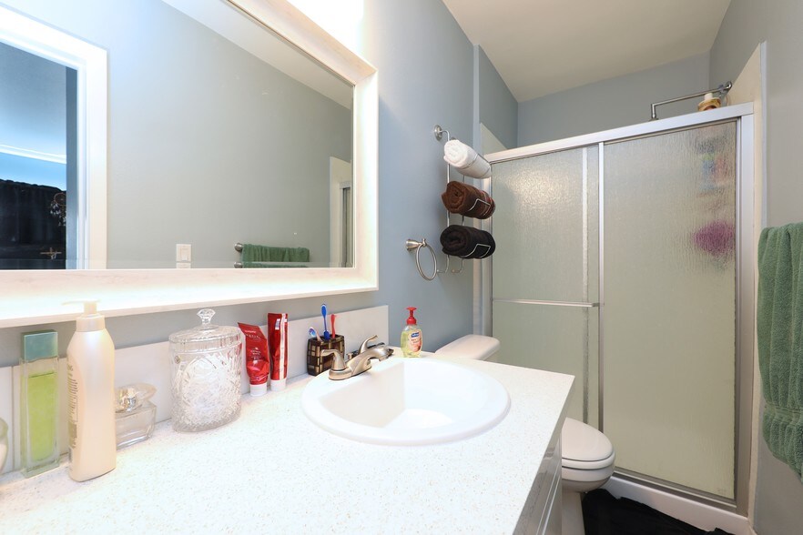 More Photos Of 21909 Lanark St, Canoga Park Apartments For Sale