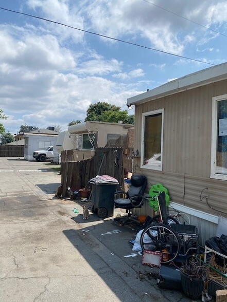 Primary Photo Of 123 W McCord Ave, Bakersfield Manufactured Housing Mobile Home Park For Sale