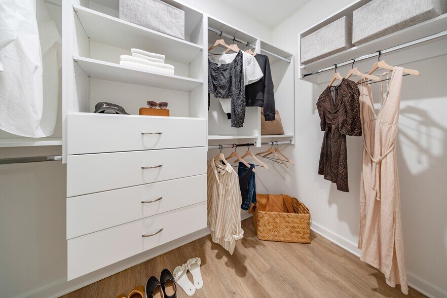 More Photos Of 1647 E Colonial Dr, Orlando Apartments For Sale