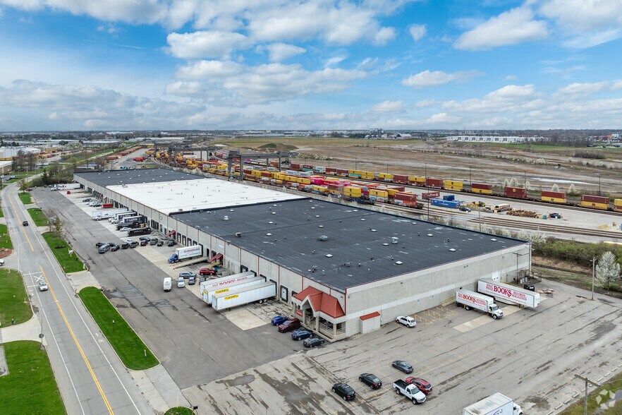 More Photos Of 2231 Westbelt Dr, Columbus Warehouse For Lease