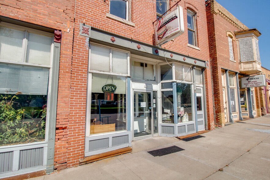 More Photos Of 223 N Pearl St, Waverly Restaurant For Sale