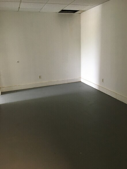 More Photos Of 2711 Kelly Ln, Pflugerville Warehouse For Sale