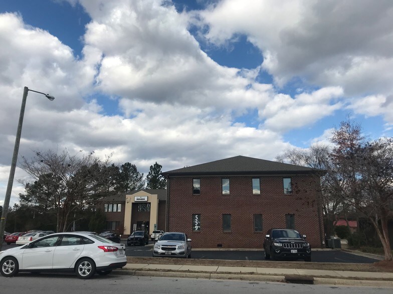 More Photos Of 559 Executive Pl, Fayetteville Office For Lease