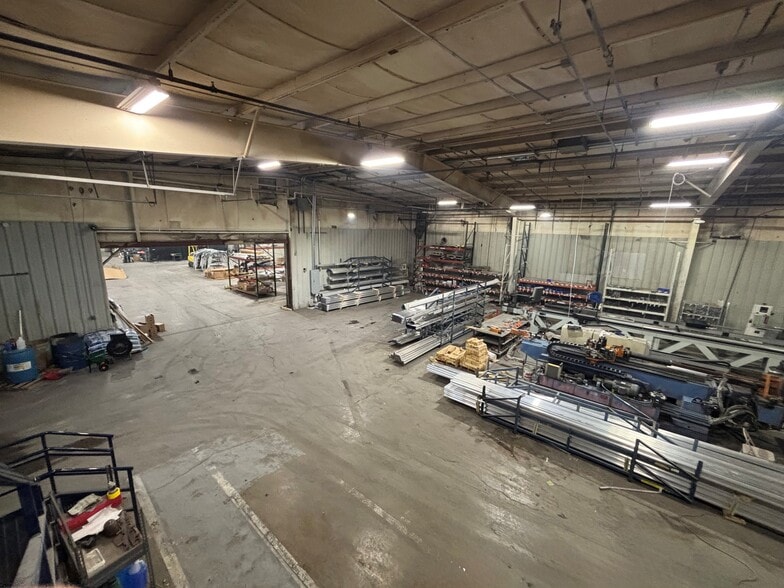 More Photos Of 100 E Industrial Dr, Cromwell Manufacturing For Sale