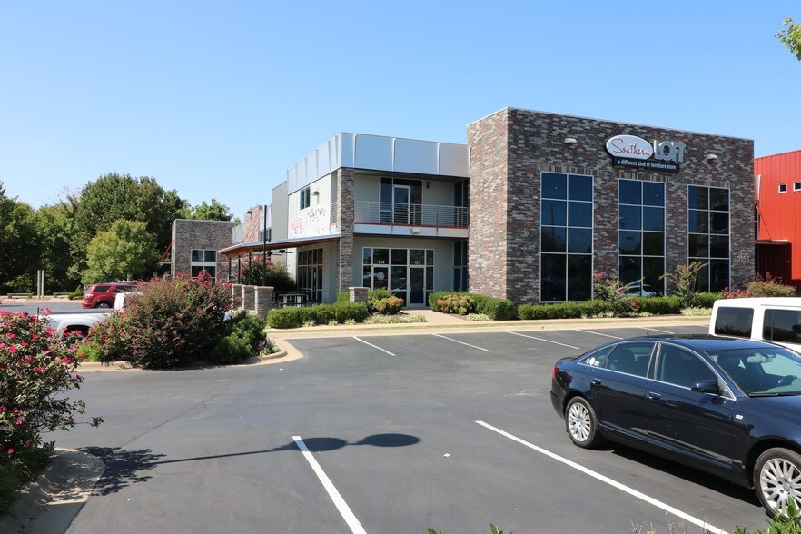 More Photos Of 3155 N College Ave, Fayetteville Storefront Retail Office For Lease