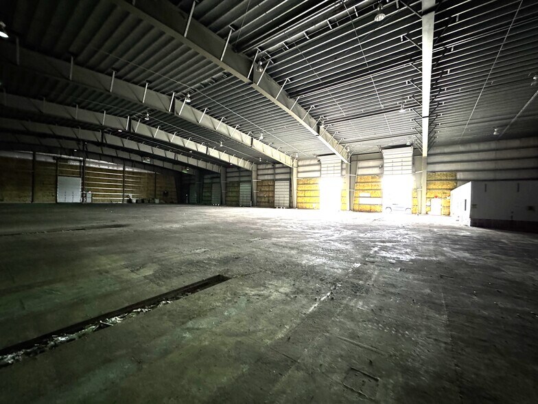 More Photos Of 470 Lock 8 Way, Fort Edward Distribution For Sale