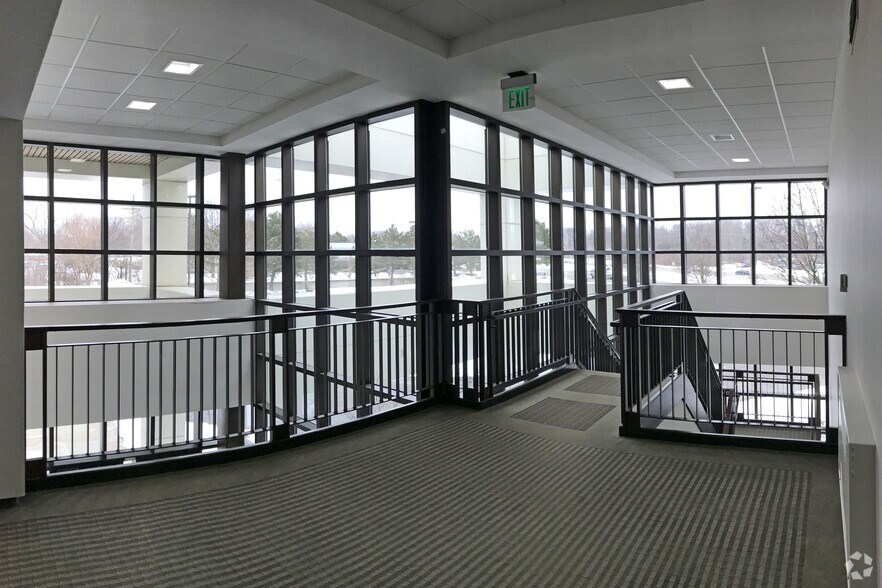 More Photos Of 32300 Northwestern Hwy, Farmington Medical For Lease