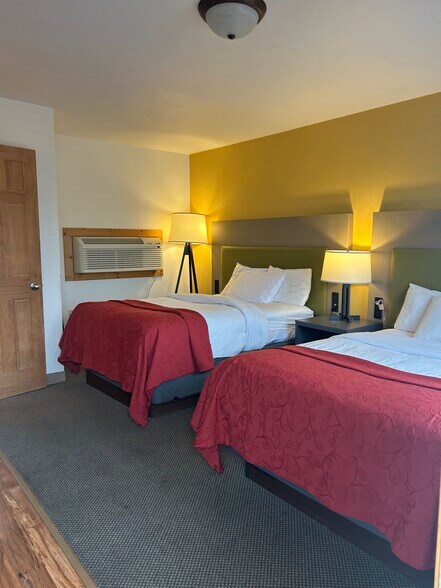 More Photos Of 332 E Onota St, Munising Hotel For Sale