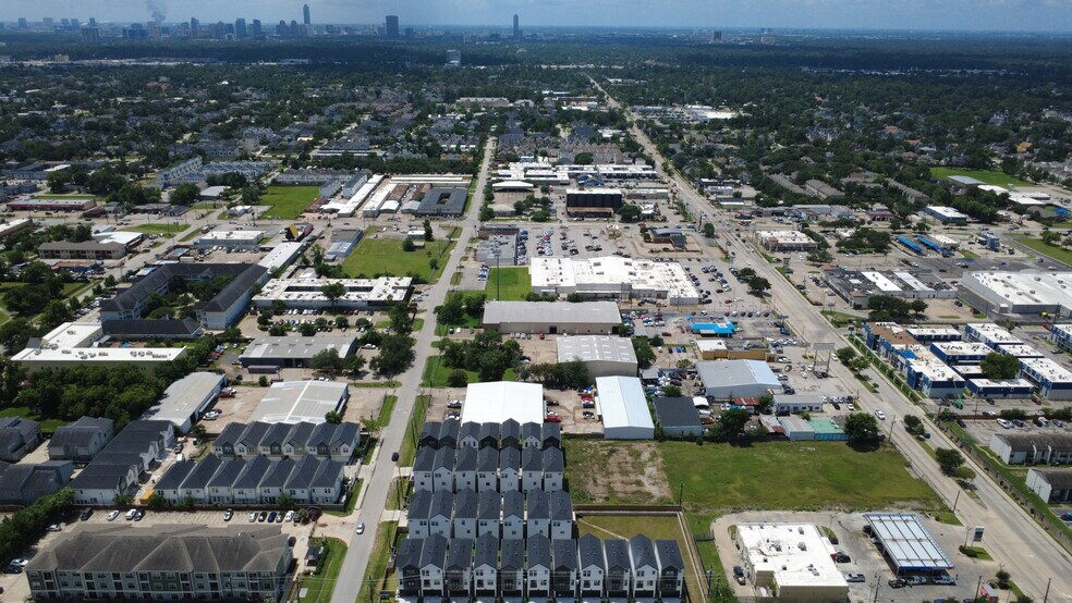 More Photos Of 1905 Johanna Dr, Houston Warehouse For Sale