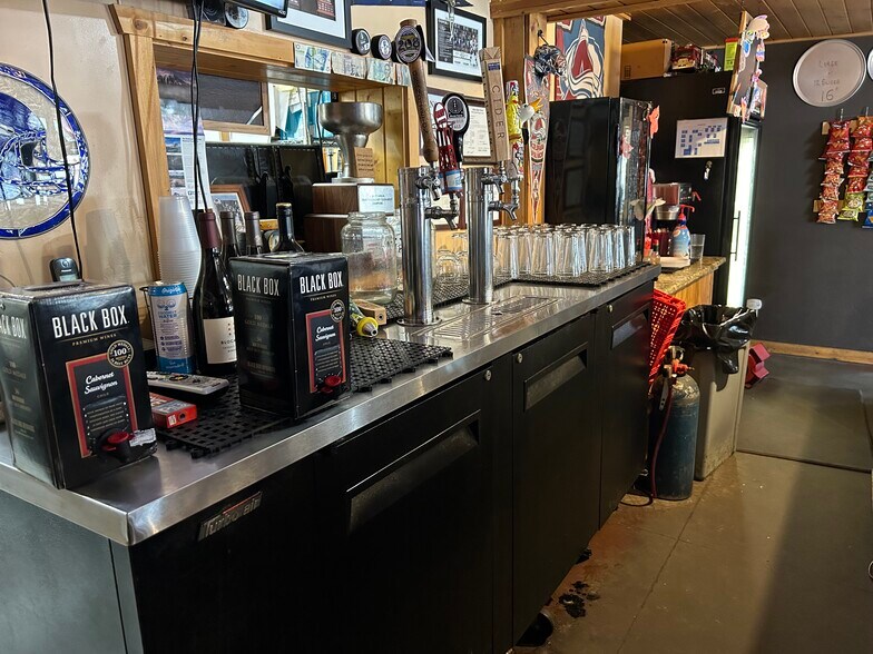 More Photos Of 645 Ace of Diamonds St, Stanley Restaurant For Lease