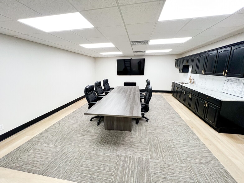 More Photos Of 808 W Indiana Ave, Midland Office For Sale
