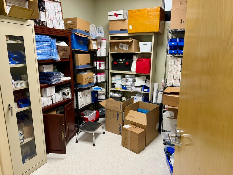 More Photos Of 514 Esther Cut, Fort Walton Beach Office For Sale