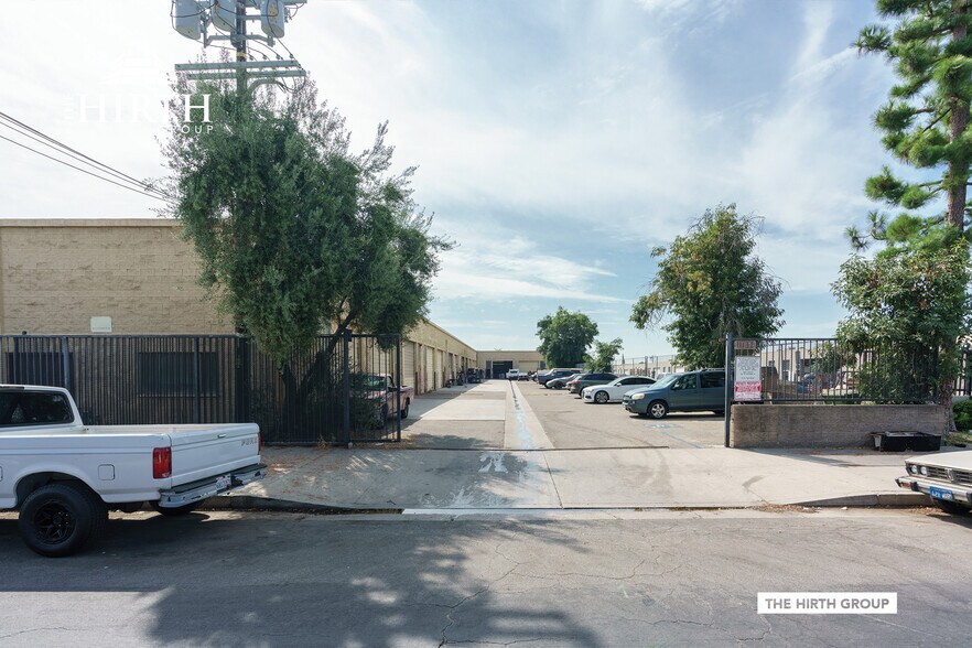 More Photos Of 11132 Fleetwood St, Sun Valley Warehouse For Lease