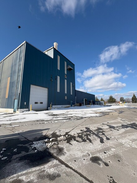 More Photos Of 146 Tower Dr, Middletown Manufacturing For Sale