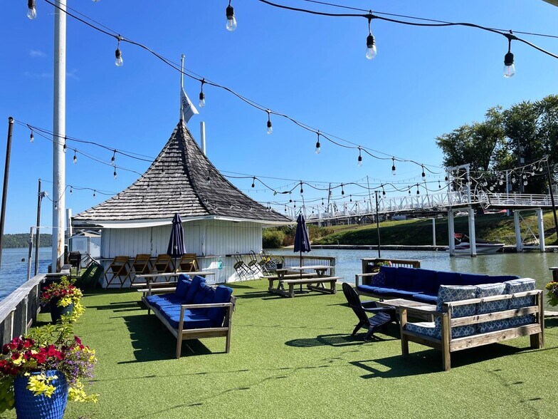 More Photos Of 1900 Victory Ln, Prospect Marina For Sale