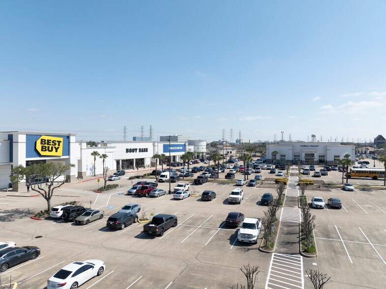 Primary Photo Of 19325-19435 Gulf Fwy, Webster Unknown For Lease