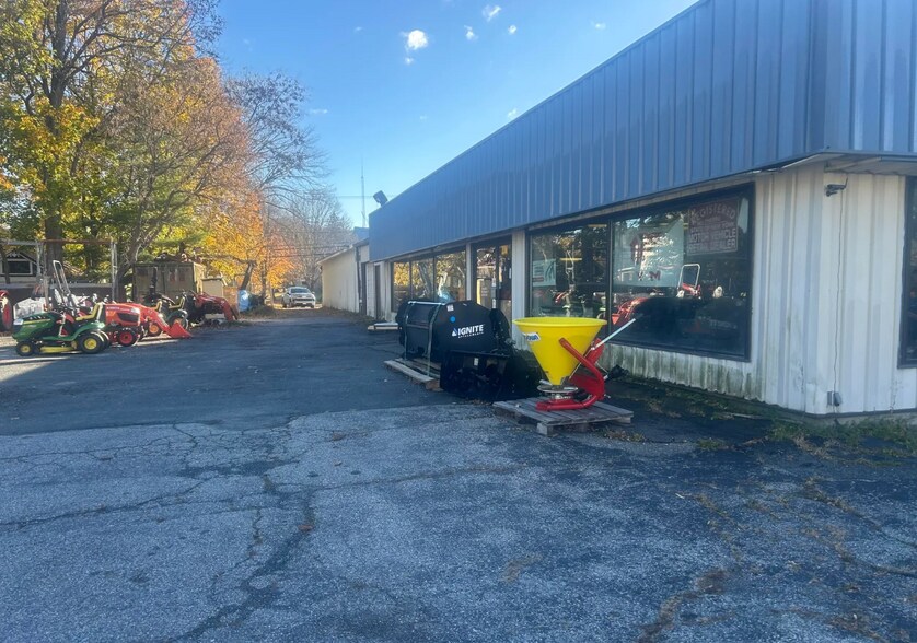 More Photos Of 206 Church St, Hoosick Falls Auto Repair For Sale