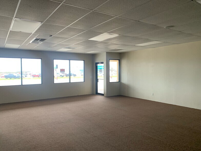 More Photos Of 1600 S State St, Jerseyville Unknown For Lease