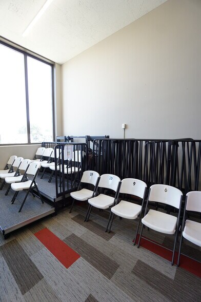 More Photos Of 401 S 7th St, Sunnyside Bank For Sale