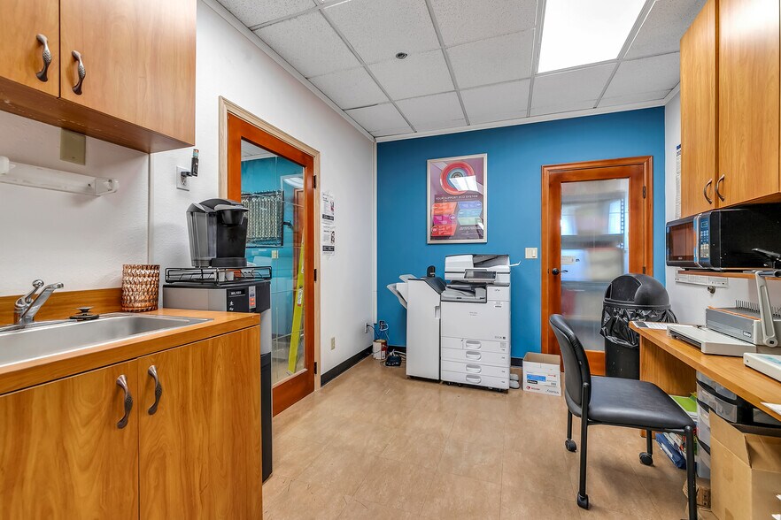 More Photos Of 2860 E Thousand Oaks Blvd, Thousand Oaks Office For Lease