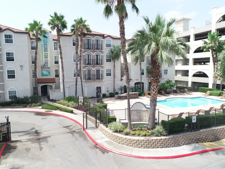 Primary Photo Of 1400 University Ave, Riverside Apartments For Lease