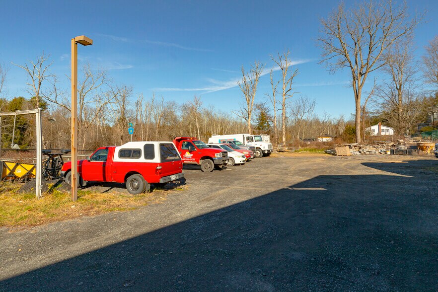 More Photos Of 2100 NY-9G, Staatsburg Light Distribution For Sale